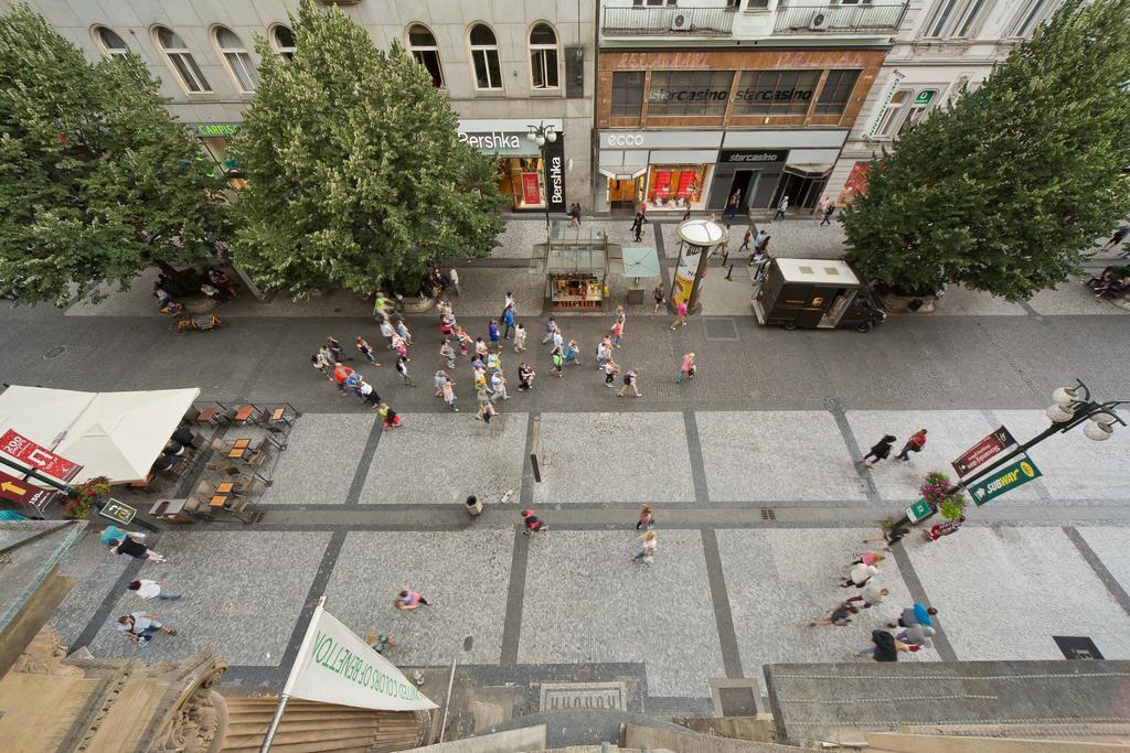 Merchants Crown Suites And Spa 프라하 외부 사진 The square in 2011