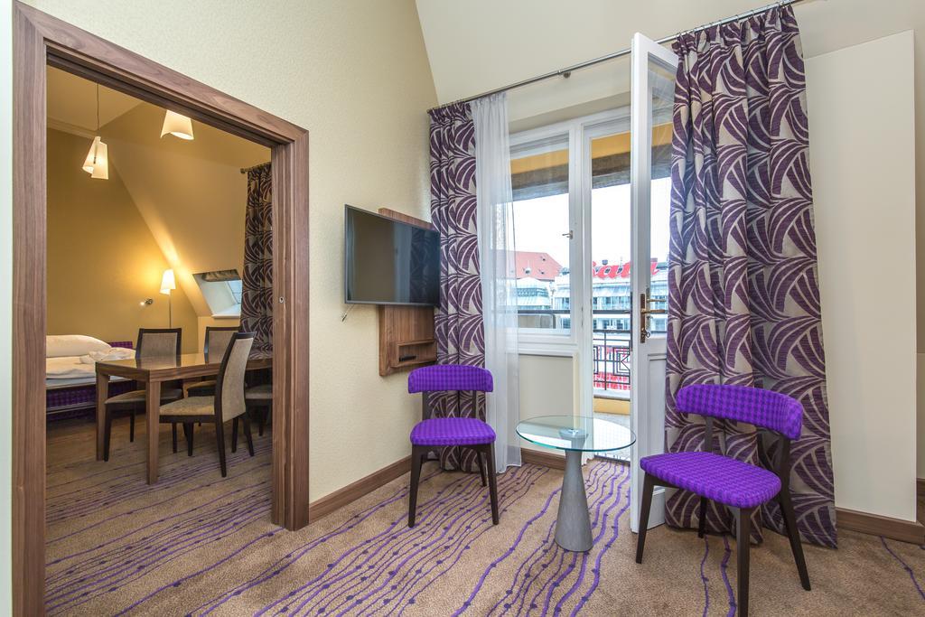 Merchants Crown Suites And Spa 프라하 외부 사진 Suite