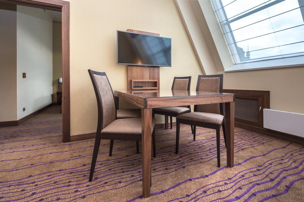 Merchants Crown Suites And Spa 프라하 외부 사진 A suite at the hotel