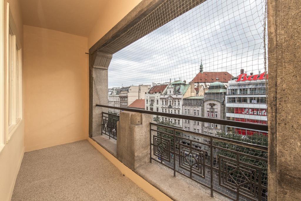 Merchants Crown Suites And Spa 프라하 외부 사진 A balcony in Vienna