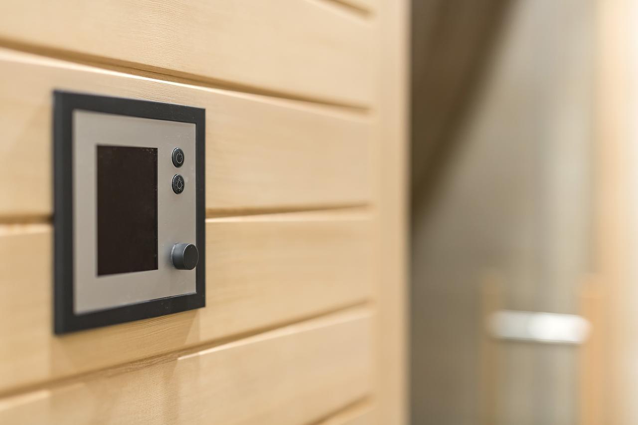Merchants Crown Suites And Spa 프라하 외부 사진 A modern door bell