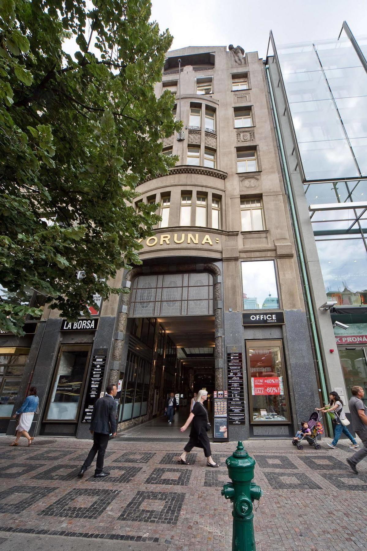 Merchants Crown Suites And Spa 프라하 외부 사진 The Brussels Stock Exchange