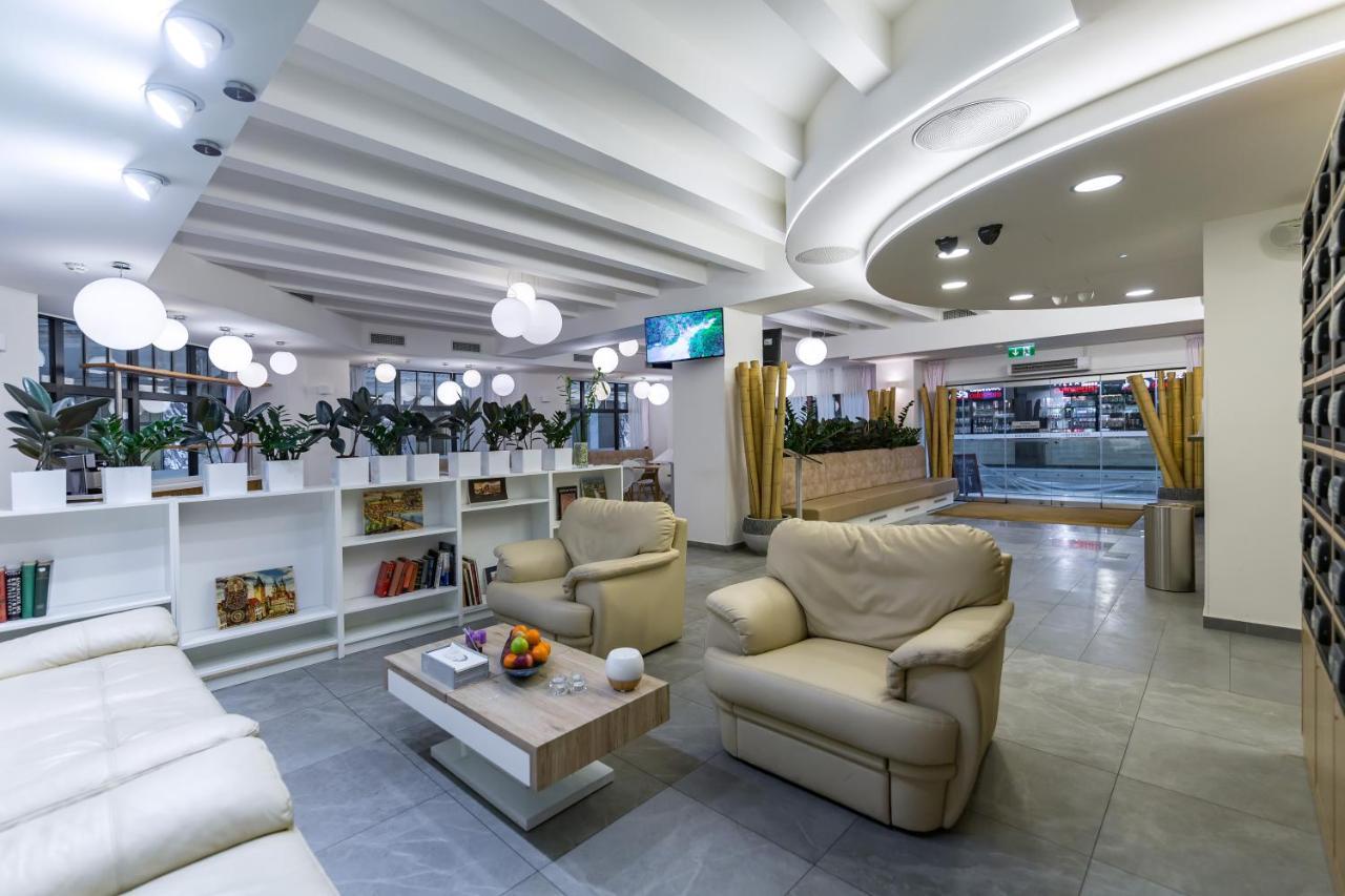 Merchants Crown Suites And Spa 프라하 외부 사진 Business lounge at Belgrade Nikola Tesla Airport