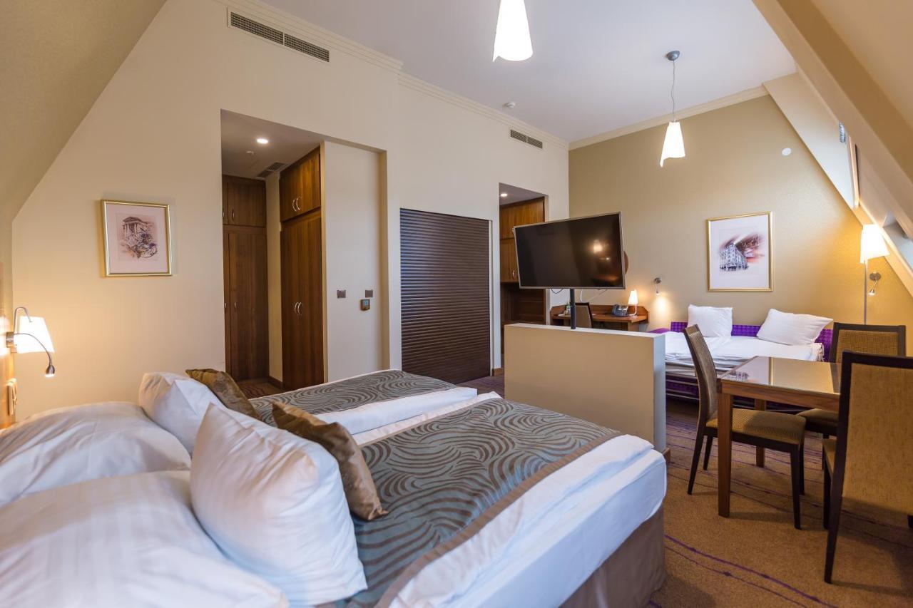 Merchants Crown Suites And Spa 프라하 외부 사진 Suite